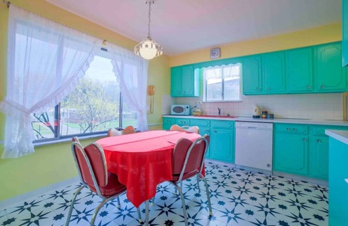 Parma House | 1960s Retro Experience