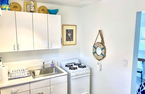 Crown Point Apartment | 1975 PB Walk to BAY PIER & BEACH Cozy studio