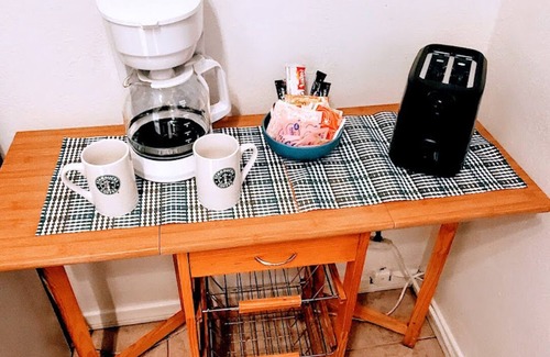 Crown Point Apartment | 1975 PB Walk to BAY PIER & BEACH Cozy studio