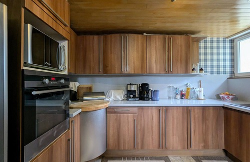 Jeu-les-Bois Cottage | 19th-century hunting lodge, 2 bedrooms, garden, near GR46, WiFi