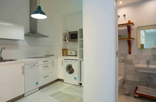 San Julian Apartment | 19th Century Restored House in Seville's Historic Center, 2 Bright Bedrooms