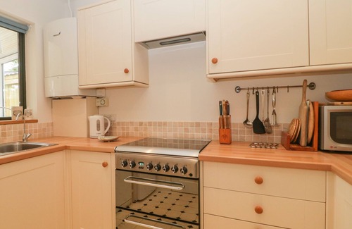 Corsham House | 1A ERNESTON CRESCENT, pet friendly, with a garden in Corsham