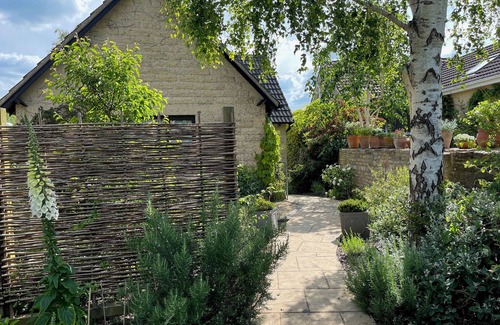 Corsham House | 1A ERNESTON CRESCENT, pet friendly, with a garden in Corsham