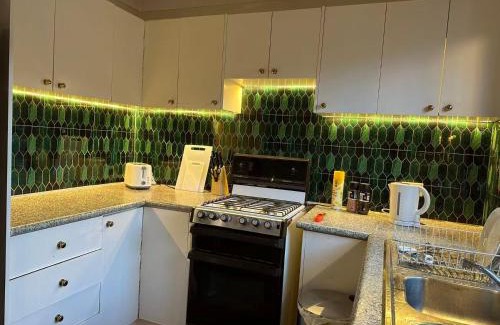 Bankstown House | 1A Modern Vintage Single & King size Rooms