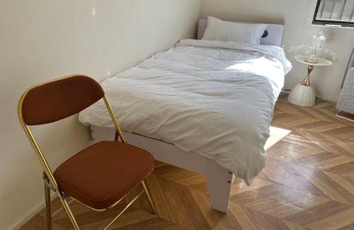 Bankstown House | 1A Modern Vintage Single & King size Rooms