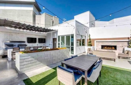 Tustin Apartment | 1B1B Luxury Apartment Center area POOL/GYM/MALLn