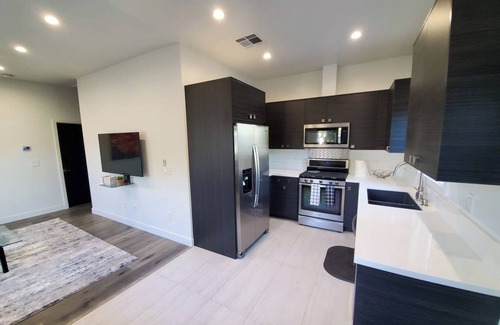 Northridge Apartment | 1BD/1BTH Unit/Queen Bed/Queen Sofa Bed/Wi-Fi/PARKING/EV/UTILITIES