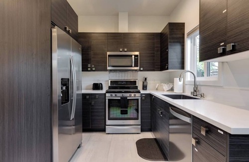Northridge Apartment | 1BD/1BTH Unit/Queen Bed/Queen Sofa Bed/Wi-Fi/PARKING/EV/UTILITIES
