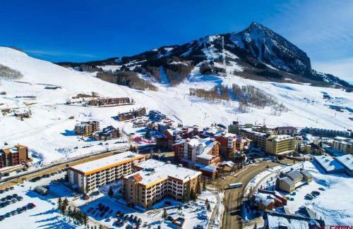 Crested Butte House | 1bd 274 Perfect Location with Pool and Hot Tub