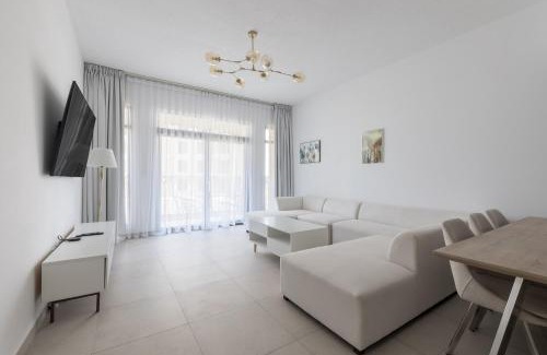 Umm Suqeim 3 Apartment | 1bd Partial Burj Al Arab View Prime Location
