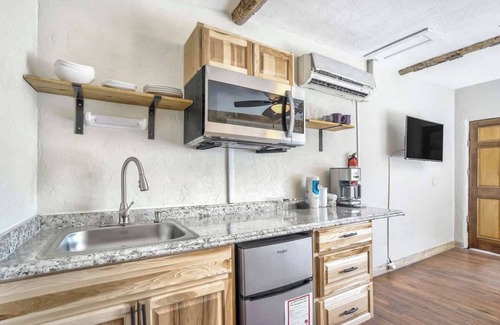 West Colorado Springs Apartment | 1bd Suite Close to Hiking & Biking