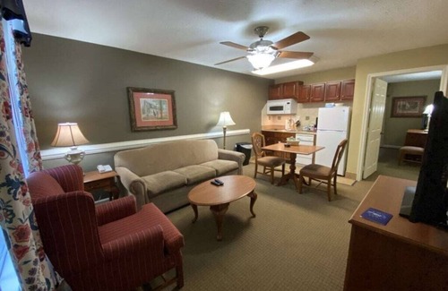 Williamsburg Resort | 1BD Suite/Williamsburg - Games, Putt-Putt, Theater