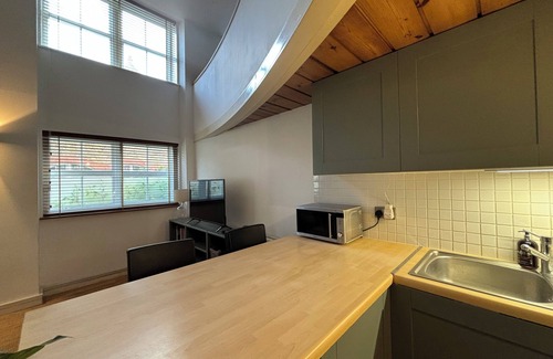 Ferndale Apartment | 1BD Victorian Conversion with Gym, Brixton