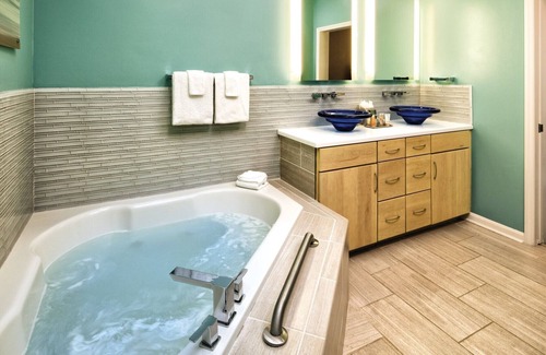 Ocean Drive Resort | 1BD w/Full Kitchen, Jetted Tub, W/D, FREE PARKING, NO RESORT FEES!