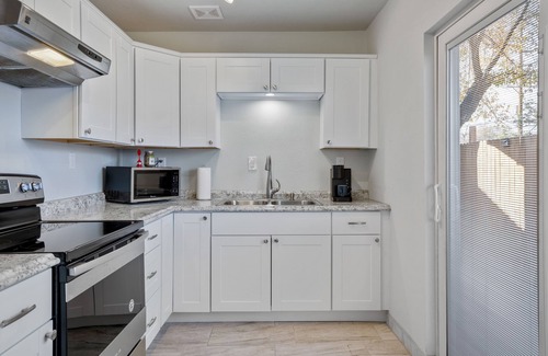University Heights Apartment | 1bd1ba Apartment 6min drive to UNM Hospital 5min drive to Presbyterian Hospital.