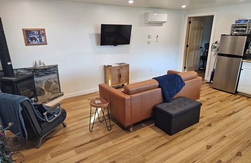 Mariposa House | 1Bed/1Bath Newly Remodeled Full Kitchen ne ar main street 44 miles from Yosemite