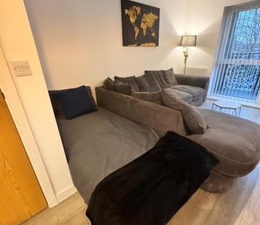 Crawley City Centre Apartment | 1Bed Apt- Crawley Town Centre - Free Parking