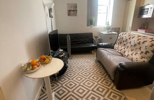 Seisdon Apartment | 1bed Cosy Flat Located in a Busy Area With Lots of Activities