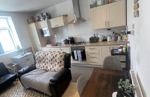 Seisdon Apartment | 1bed Cosy Flat Located in a Busy Area With Lots of Activities