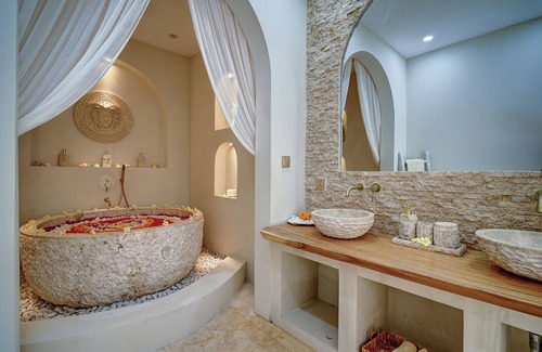 Sunset Road Villa | 1Bedroom Luxury Villa with a Private Pool and Bathtub in Kuta
