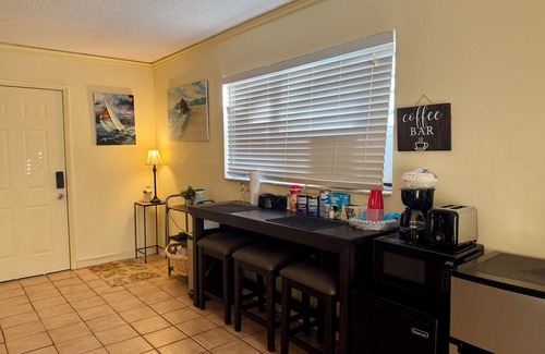 Bradenton House | 1Bedroom✔1Bathroom✔ Livingroom✔ Beach Get Away✔ Pool access✔ Quite