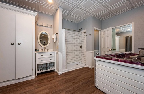 Nashville Hotel | 1BR, 1BA Luxury Hot tub Suite
