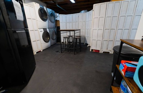 Ontario House | 1BR/1BA Private Queen | Pet Friendly | Ontario