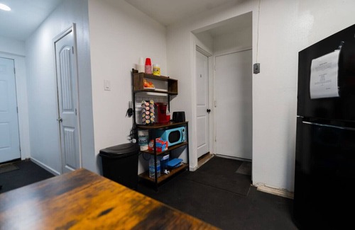 Ontario House | 1BR/1BA Private Queen | Pet Friendly | Ontario