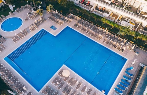 Oura Hotel | 1BR Apartment in Praia da Oura! Easy Direct Beach Access | 4 Units