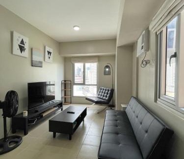 Pio del Pilar Apartment | 1BR Avida San Lorenzo Condo w Parking WiFi Tower 2 in Makati City