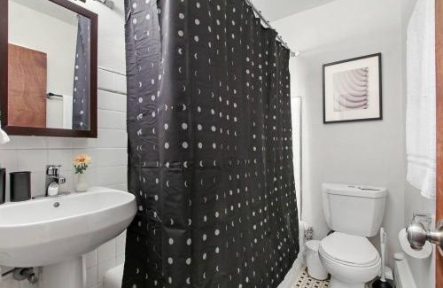 Hyde Park Apartment | 1BR Bright and Airy Apt in Hyde Park - Hyde Park 109 and 209 rep
