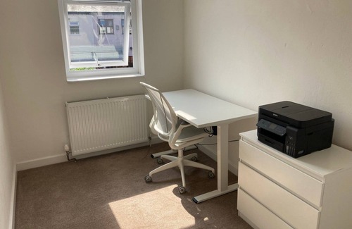 Cheadle Apartment | 1BR Cheadle Village House, Close to the Airport
