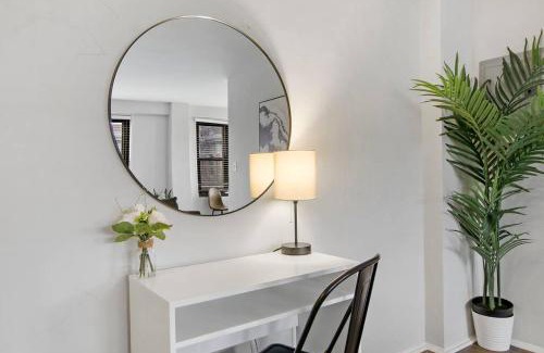 Hyde Park Apartment | 1BR Chic and Cozy Apartment in Chicago - Hyde Park 408
