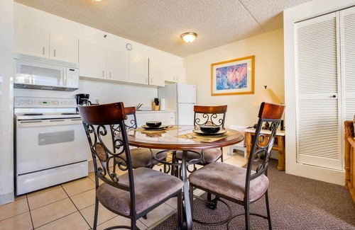 Diamond Head - Kapahulu - St. Louis Condo | 1BR Condo near Waikiki Beach w/Private Lanai