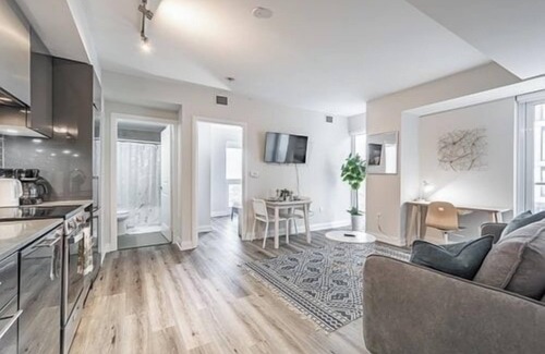 Garden District Condo | 1BR Condo on Jarvis Street