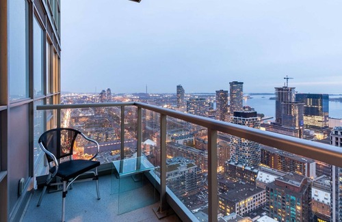 Financial District Condo | 1BR Condo with City View - Heart of DT Toronto!