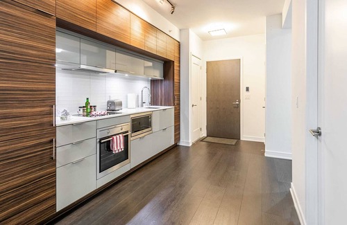 Financial District Condo | 1BR Condo with City View - Heart of DT Toronto!