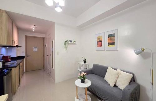 Barangka Ilaya Apartment | 1BR Condotel with Balcony at SM Light Residences #LT09
