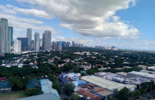 Pio del Pilar Apartment | 1BR-corner unit at Laureano di Trevi Makati