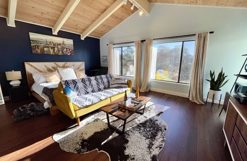 Northeast Carmel House | ☆1BR Dog friendly monthly gateway w/Carmel Valley Views +mins from Carmel Beach
