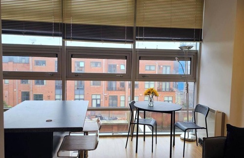 Birmingham City Centre Apartment | 🏡 1BR Flat Nr Childrens Hospital & Uni 🚗 Free Parking