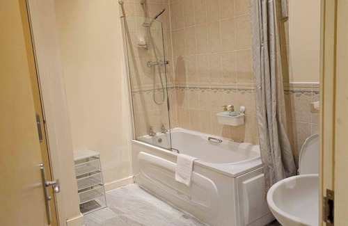 Birmingham City Centre Apartment | 🏡 1BR Flat Nr Childrens Hospital & Uni 🚗 Free Parking