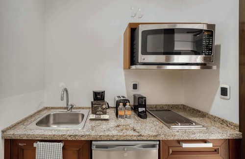 La Paz Apartment | 1BR Golf View & Private Balcony at Vistamar