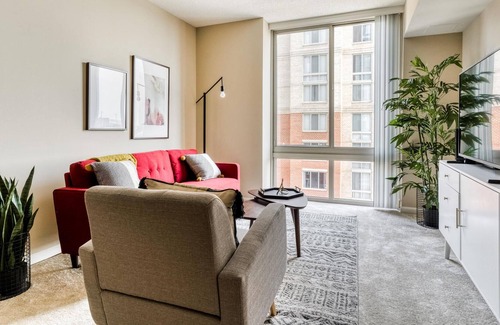 Eisenhower East Apartment | 1BR in Alexandria w/ Gym and Pool