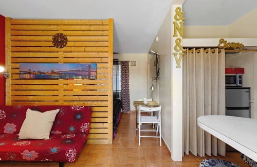 Downtown Hollywood Apartment | 1BR Pet-friendly Studio Parking & Backyard BBQ