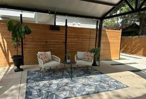 Montopolis House | 1BR Retreat - Private Patio and Huge Soaking Tub