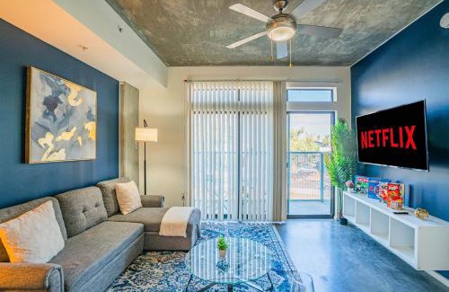 Evans Churchill Apartment | 1BR, Roosevelt Row , Gym,Pool,Parking