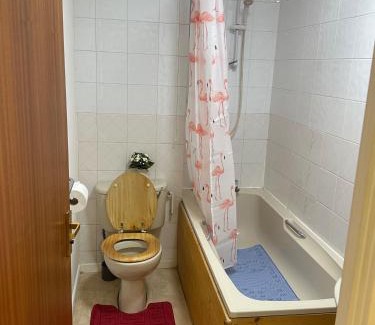 Peterborough Apartment | 1BR-Sleeps2-Parking-QuietStay-CityCentre
