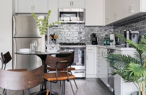 Historic Filipinotown Apartment | 1BR Stylish Luxe Apt. 360 Rooftop View near USC