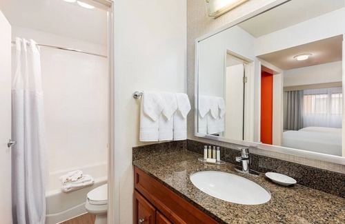 Anaheim Resort Hotel | 1BR Suite, Clementine Hotel & Suites, Full Kitchen, Near Disneyland - 2 Units